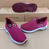 Sapatos Femininos Estilo Novo Primavera e Outono com Esponja Adicionada, Sapatos Casuais Versão Esportiva Feminina, Sapatos Respiráveis para Mães de Meia-Idade e Idosas