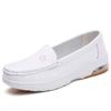 Zapatos de enfermera de piel de vaca para mujer Primavera y Otoño nueva moda combinable zapatos de enfermera con cámara de aire forrados de vellón talla grande blancos zapatos de trabajo de hospital
