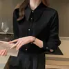 Fotos reais da nova coleção de outono de 2025: Camisa de cetim de manga comprida para mulheres, adequada para o escritório, ocasiões casuais e com um design simples e elegante com acabamento lustroso, também disponível como camisa de chiffon