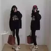 Sudadera de dibujos animados negra, prenda exterior para mujer, otoño/invierno 2026, una pieza popular y elegante este año, con un diseño relajado y moderno, y una sudadera con capucha
