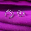 Taobao Wholesale Ear Cuff Estilo Coreano Chapado en Plata Joyería Hueco Forma de Corazón Pinza de Oreja para Mujer Pendiente de Plata Fabricante Wholesale