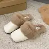 Chinelos femininos de estilo retrô, com sola plana e forrados de fleece, para uso externo, nova coleção de inverno 2026, antiderrapantes, quentes e com design de bico fechado