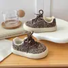 Zapatillas de nuevo estilo para niños y niñas, con bloques de color, zapatillas deportivas retro con estrellas para primavera y otoño, zapatillas casuales, zapatillas de entrenamiento alemanas 2026