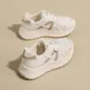Novos Sapatos Brancos Sola Macia Casuais Respiráveis Sapatos de Viagem Outono Antiderrapantes Leves 2026 Versáteis Malha Sapatos Esportivos Femininos