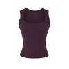 Camiseta de tirantes básica minimalista para el trabajo con cuello en U grande, tirantes finos y diseño sin mangas