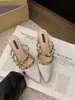 Estilo quente elegância francesa scarpins com tachas femininos mules bico fechado moda ao ar livre 2026 sandálias bico fino salto grosso