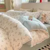 Juego de ropa de cama de cuatro piezas estilo Ins, calidad clase A para madre y bebé, tacto de alta gama, kapok hueco, encaje floral pequeño, sábana, colcha, juego de tres o cuatro piezas