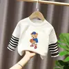 2026 Nova Camiseta Estilosa de Algodão Puro para Meninos, Manga Longa, Solta e Versátil, Camada Base Outono Inverno, Roupa Infantil