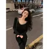 Vestido Suéter de Punto Qiu Rouyao Otoño/Invierno Ajustado de Manga Larga con Cuello Adornado con Diamantes y Diseño Ceñido a la Cintura
