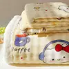 Juego de sábanas de terciopelo de leche, tres piezas, forrado de felpa, engrosado para abrigar, suave y cómodo para otoño e invierno, con un estampado fresco y elegante estilo ins