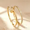 Pulsera de dos piezas de acero inoxidable transfronteriza europea y americana más vendida para mujer, chapada en vacío de 18k, simple y elegante, no se decolora