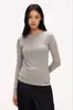 Nova coleção outono e inverno feminina: Camiseta básica de manga longa, gola redonda, corte reto, modelagem que afina e versátil para usar em camadas