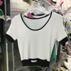 Camiseta Vintage Listrada Off-Shoulder para Mulheres, Design de Nicho Americano, Verão Malha Manga Curta Seda Gelada Cropped Fino