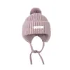 Gorro de Lana Tejida con Orejeras de Bola de Pelo, Cortavientos y Cálido, de Color Sólido, Tipo Jersey, Protección contra el Frío para Ciclismo, Lindo Gorro Lei Feng que Hace que la Cara Parezca Más Pequeña