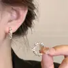 Aretes de aro estilo ins coreano para mujer, nuevo modelo 2026, lujo ligero, sensación de alta gama, aretes de aro exagerados para caras cuadradas y redondas