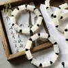 Pulseiras de Jade Afegão Naturais no Atacado do Fabricante, Pulseiras de Jade Branco de Forma Livre de Círculo Único com Nó de Bambu para Homens e Mulheres, Joias de Exposição Presentes