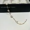 Marca de Luxo High-End Pulseira de Trevo de Quatro Folhas Redondo em Forma de Diamante, Flor de Quatro Pétalas, Flor de Cinco Pétalas para Mulheres, Madrepérola Branca, Madrepérola Rosa, Modelo Popular, Vendas Diretas por Transmissão ao Vivo