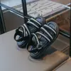 Sandálias Romanas Femininas Verão 2026 Novo Estilo Sapatos de Princesa com Strass Antiderrapantes Leves Sandálias de Praia para Meninas