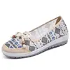 Sapatos de Pano Velho Pequim Femininos Verão Solado Macio Casuais Sapatos de Mãe Sandálias Respiráveis Vazadas para Meia-Idade e Idosos Sapatos de Vovó Dropshipping