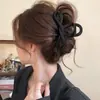 Presilha de cabelo marrom estilo francês para mulheres, moderna e versátil, com toque de luxo, presilha de tubarão, novo modelo 2026, acessório de cabelo tipo garra Maillard