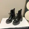 Botas Martin de Solado Grosso para Mulheres 2026 Novas Botas de Motociclista Retrô Estilo Britânico Botas Curtas para Mulheres Baixinhas com Aumento de Altura Oculto