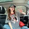 Camiseta de Algodão Solta com Gola Redonda em Cor Contrastante Estilo Harajuku para Mulheres com Estampa de Gato de Desenho Animado, Top Slim de Comprimento Médio Ins