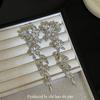 Aretes Largos Colgantes de Aleación Tridimensional de Flores Retro Europeas y Americanas, Aretes Personalizados de Hojas Exageradas de Alta Gama Medievales al por Mayor