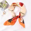 Lenço pequeno quadrado de cetim 50 peças feminino para primavera, outono e inverno, acessório para combinar com camisa, proteção decorativa para pescoço, lenço fino