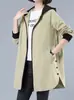 25 Nuevas Chaquetas Cortavientos con Capucha de Color Contrastante Ropa de Primavera y Otoño para Mujer Tallas Grandes Europeas y Americanas Ropa de Color Sólido Holgada Ropa Femenina Transfronteriza