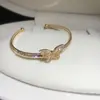 Pulseira Aberta Borboleta Transfronteiriça Europeia e Americana para Mulheres, Fashion, Simples e Versátil, Luxo Leve, Joias de Alto Padrão, Design de Nicho