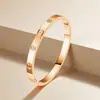 Pulseiras Europeias e Americanas de Aço Titânio Transfronteiriças, Pulseiras de Aço Inoxidável Modernas Personalizadas, Joias de Alta Qualidade para Mulheres que Não Desbotam, Atacado