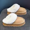 Zapatos de media zapatilla peludos para mujer, tendencia de moda estilo coreano 2026, nueva colección de invierno, combinados de piel y pelo, forrados de felpa, zapatillas de algodón con suela gruesa