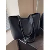Bolsa casual grande com blocos de cor para mulheres, nova coleção primavera/verão 2026, bolsa de ombro estilosa com toque de alta qualidade, adequada para o trajeto diário