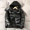 Invierno 2026 Nueva Moda Estilo Coreano Ropa de Pareja Transfronteriza Chaqueta de Plumas para Hombre Corta para Exteriores Engrosada con Capucha Modelo 118