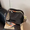 Bolso de Hombro para Mujer Bolso Casual Bolso Cosmético Transfronterizo Nuevo de Moda Simple de Nicho Bolso Cuadrado Pequeño Ligero Versátil Bolso Cruzado