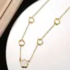 Colar de Aço Inoxidável Europeu e Americano Flor de Trevo de Cinco Folhas Titânio Aço Feminino Flor de Ameixa Moda Elegante Nicho Luxo Acessível Nova Corrente para Clavícula