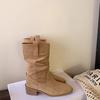 Botas Western Cowboy de Bico Fino para Mulheres Outono 2025 Botas Retrô de Cano Médio com Salto Grosso, Botas Ajustadas Franzidas Atacado