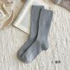 Calcetines Rojos Frambuesa Holgados para Mujer, Calcetines Largos Versátiles Cálidos de Otoño e Invierno, Costura Sin Costuras Estilo Miu, Calcetines Casuales Estilo Preppy