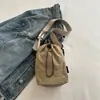 Bolsa Pequena de Mão de Luxo para Mulheres 2026 Nova Tendência Moda Versátil para o Dia a Dia Bolsa de Ombro Luxo Leve Elegante Bolsa Transversal