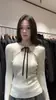 Hermosa Camiseta Base de Punto con Cordones Blancos Estilo Coreano para Mujer, Única y Súper Bonita para Abrigo de Otoño e Invierno