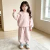 Traje Infantil Liso Primavera e Outono Moda Estilosa para Meninas Roupa Pai-Filho Conjunto Esportivo Duas Peças para Bebês e Crianças Pequenas Tendência