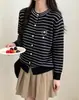 Cárdigan de punto a rayas estilo perezoso de terciopelo Andy de dos tonos para mujer, cuello redondo, corte holgado, adelgazante, suéter versátil, abrigo de otoño e invierno
