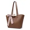 2024 Nuevo Bolso Tote de Otoño Nuevo de Moda Otoño e Invierno Simple Gran Capacidad Hombro Único Ropa de Trabajo Axila Pu Bolso para Mujer