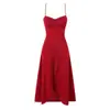 Vestido de Verão de Comprimento Médio com Cintura Marcada e Design de Espinha de Peixe de Designer Vietnamita, Slim Fit, Fenda Frontal, Alças Finas