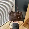 Bolsa de Palha Estilo Coreano Versátil de Nicho 2026 Nova Leve Luxuosa de Alta Qualidade para Ombro Único e Mão