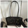 Bolso de mano de hombro con colgante informal, texturizado, vintage, de color liso, para mujer, otoño e invierno, 2024