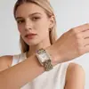 Elegante Relógio Quadrado Feminino com Mostrador Branco e Aro Cravejado de Diamantes Pulseira de Corrente Cor de Ouro Rosa Relógio Feminino Elegante e Moderno com Mostrador Pequeno