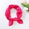 Bufanda de Seda Roja para Comercio Exterior, Bufanda de Imitación de Seda 70% Color Puro, Pañuelo para la Cabeza del Sudeste Asiático, Cubrecabezas, Venta al por Mayor desde Fabricante, Bufanda Cuadrada