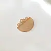 Colgante Retro Hecho a Mano Base de Metal Ranura Hueca Pieza Metálica Brocado de Canción Semicircular DIY Incrustación de Resina