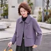 Ropa exterior de nuevo estilo para otoño e invierno para mamás, diseñada para figuras petite, con un corte chic y estilizado, disponible en tallas grandes y versátil para varios atuendos.